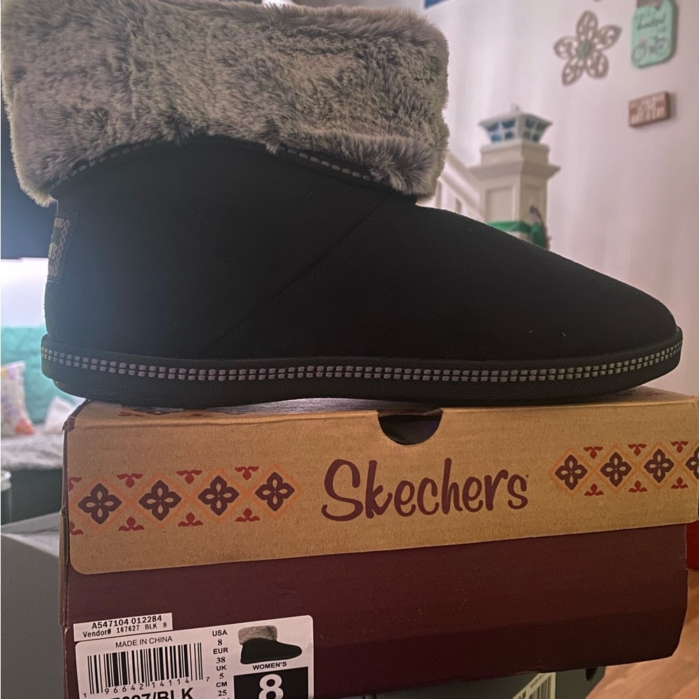 Skechers Black Boots with Gray Fur Trim